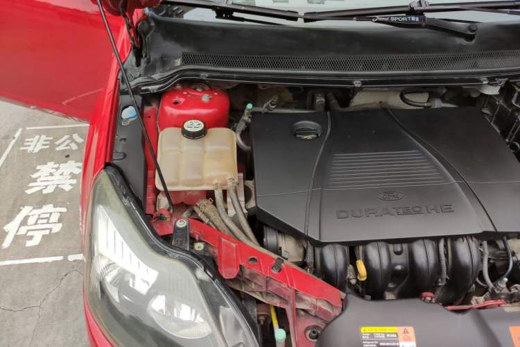 Used Ford Focus 2011 Hatchback 1.8L Automatic Fashion Edition Engine Bay Right