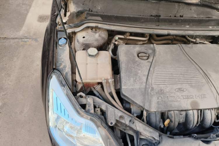Used Ford Focus 2011 Sedan 1.8L Manual Comfort Model Engine Bay Right