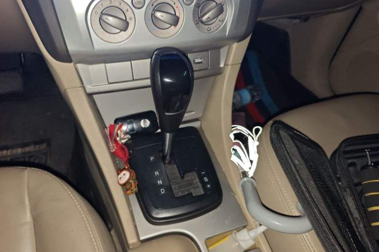 Used Ford Focus 2011 Hatchback 1.8L Automatic Fashion Edition Gear Lever