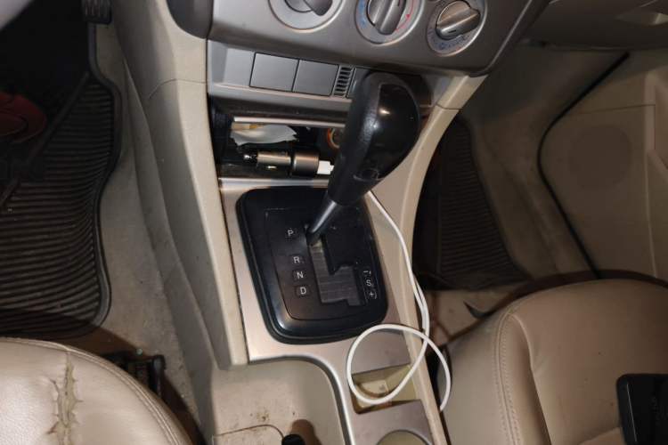 Used Ford Focus 2011 Hatchback 1.8L Automatic Fashion Edition Gear Lever