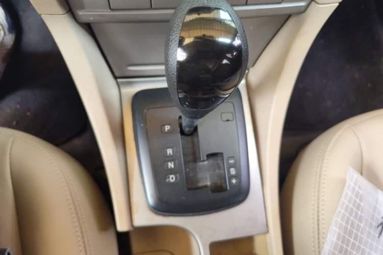 Used Ford Focus 2011 Sedan 1.8L Automatic Fashion Edition Gear Lever