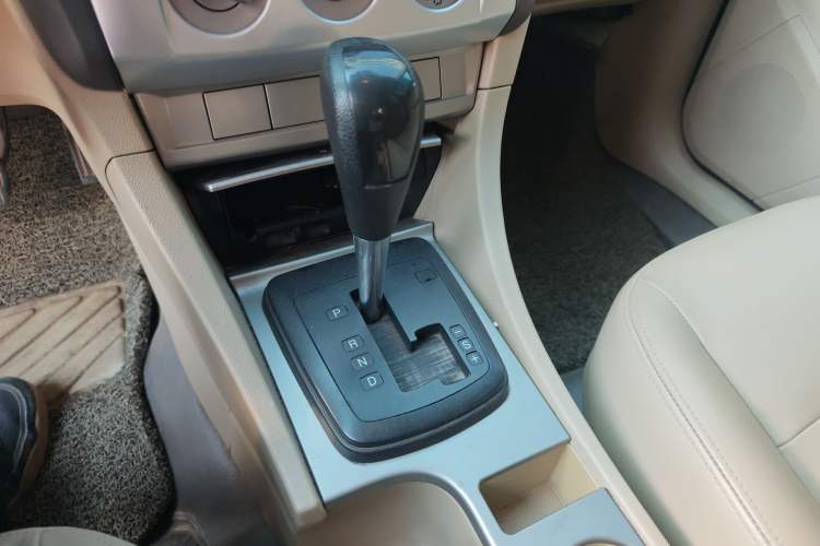 Used Ford Focus 2011 Hatchback 1.8L Automatic Fashion Edition Gear Lever
