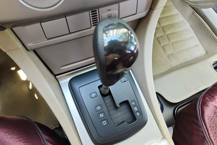Used Ford Focus 2011 Hatchback 1.8L Automatic Fashion Edition Gear Lever