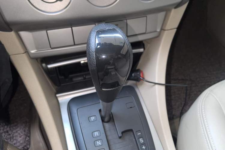 Used Ford Focus 2011 Sedan 1.8L Automatic Fashion Edition Gear Lever