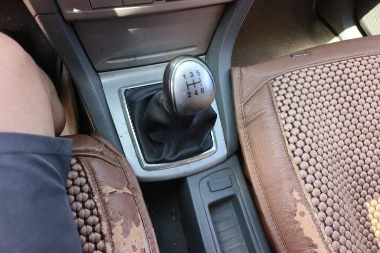 Used Ford Focus 2011 Hatchback 1.8L Manual Comfort Model Gear Lever