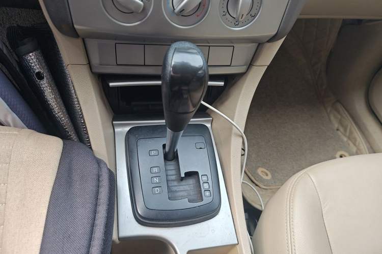 Used Ford Focus 2011 Hatchback 1.8L Automatic Fashion Edition Gear Lever
