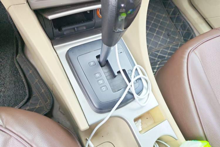 Used Ford Focus 2011 Sedan 1.8L Automatic Fashion Edition Gear Lever