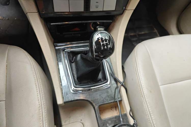 Used Ford Focus 2011 Sedan 1.8L Manual Comfort Model Gear Lever