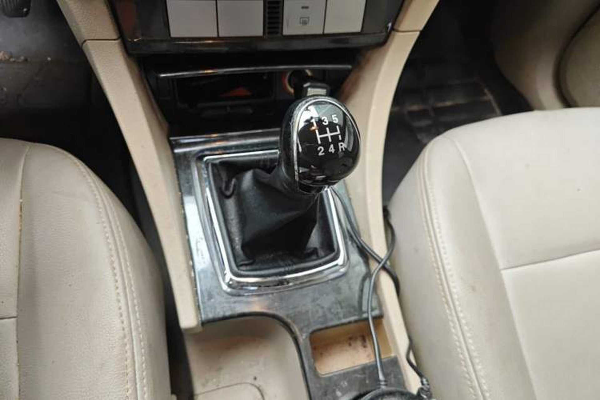 Used Ford Focus 2011 Sedan 1.8L Manual Comfort Model Gear Lever