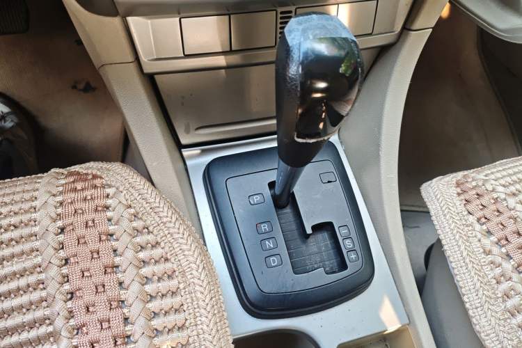 Used Ford Focus 2011 Sedan 1.8L Automatic Fashion Edition Gear Lever