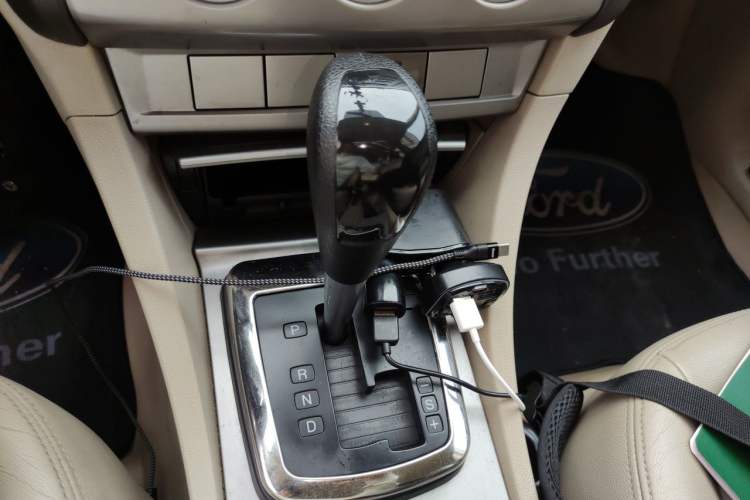 Used Ford Focus 2011 Hatchback 1.8L Automatic Fashion Edition Gear Lever
