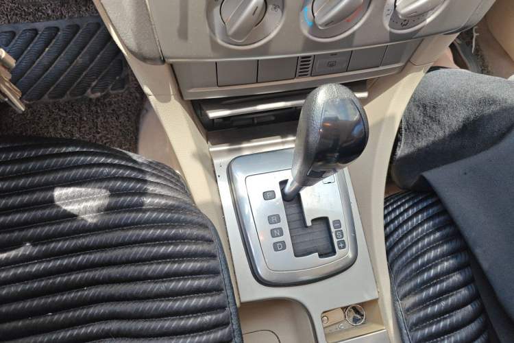 Used Ford Focus 2011 Hatchback 1.8L Automatic Fashion Edition Gear Lever