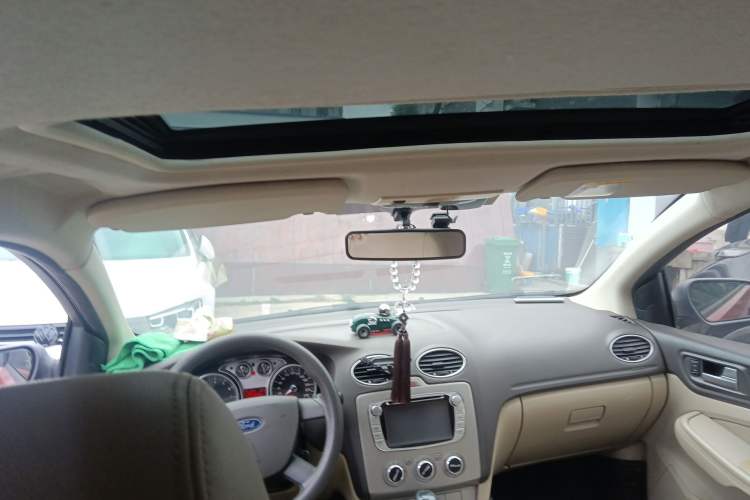 Used Ford Focus 2011 Hatchback 1.8L Automatic Fashion Edition Headliner