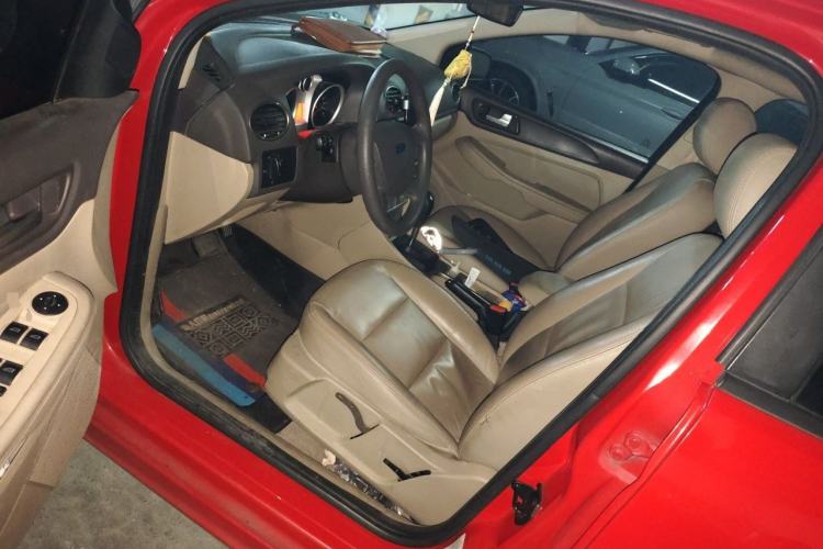 Used Ford Focus 2011 Hatchback 1.8L Automatic Fashion Edition Left Front Seat