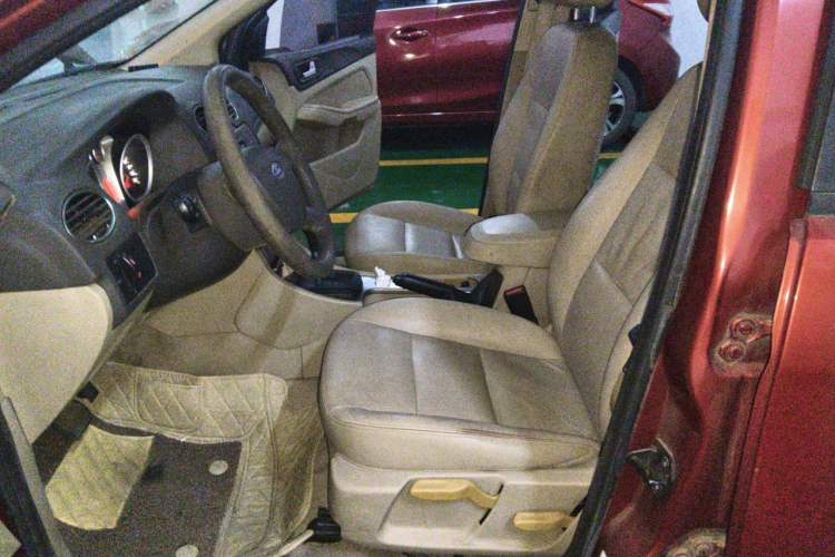 Used Ford Focus 2011 Hatchback 1.8L Automatic Fashion Edition Left Front Seat