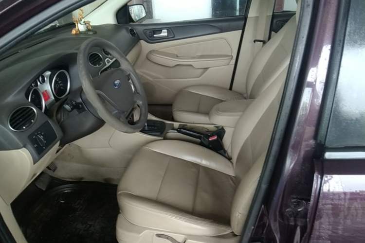 Used Ford Focus 2011 Sedan 1.8L Automatic Fashion Edition Left Front Seat