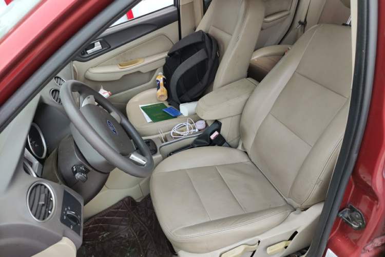 Used Ford Focus 2011 Hatchback 1.8L Automatic Fashion Edition Left Front Seat