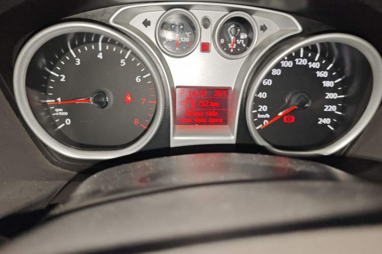 Used Ford Focus 2011 Hatchback 1.8L Automatic Fashion Edition Odometer Close Up