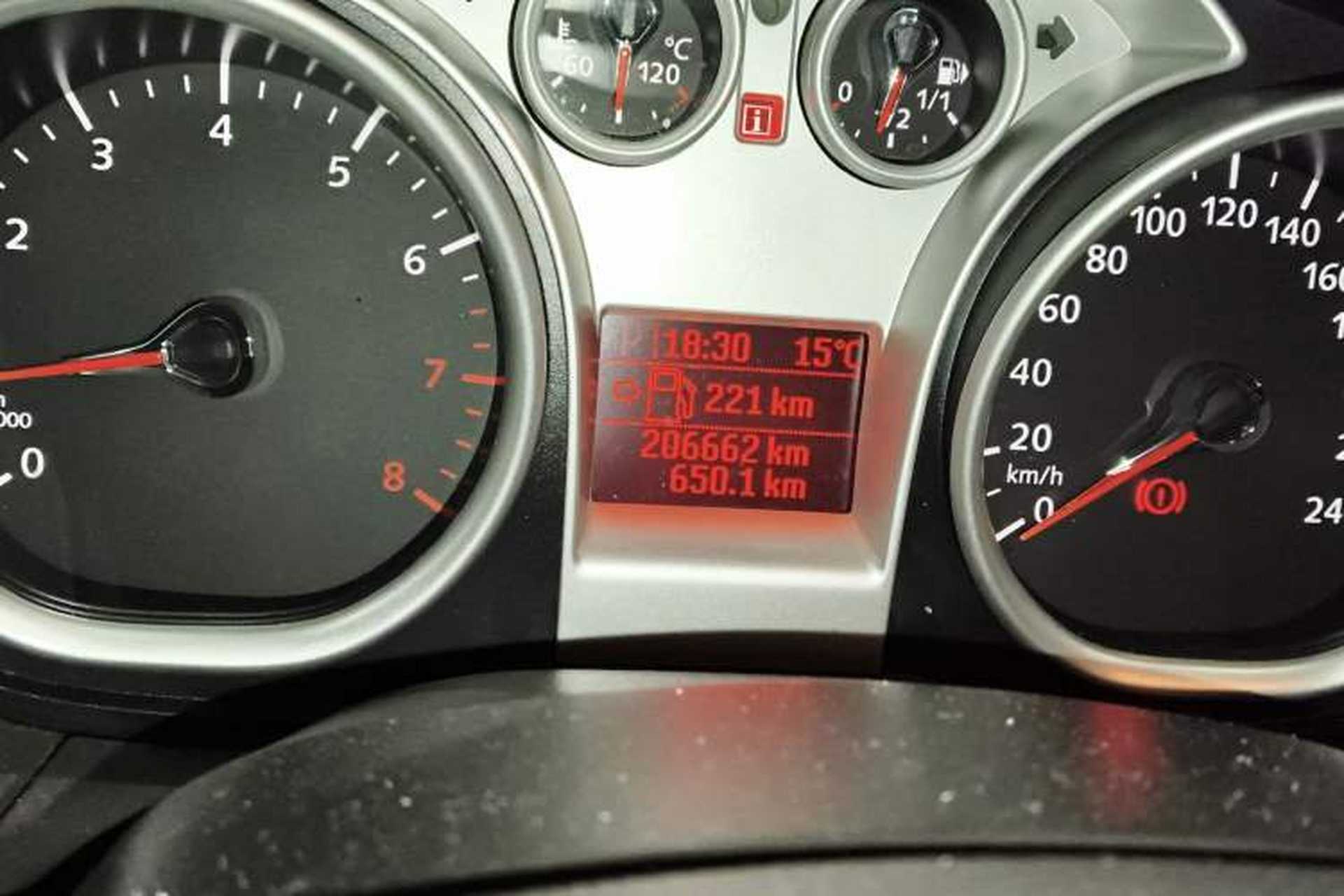 Used Ford Focus 2011 Hatchback 1.8L Automatic Fashion Edition Odometer Close Up