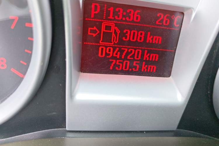 Used Ford Focus 2011 Sedan 1.8L Automatic Fashion Edition Odometer Close Up