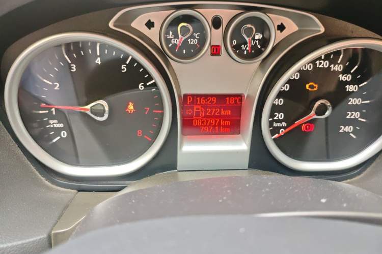 Used Ford Focus 2011 Sedan 1.8L Automatic Fashion Edition Odometer Close Up