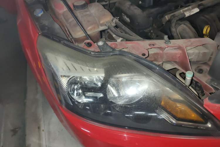 Used Ford Focus 2011 Hatchback 1.8L Manual Comfort Model Right Front Headlight