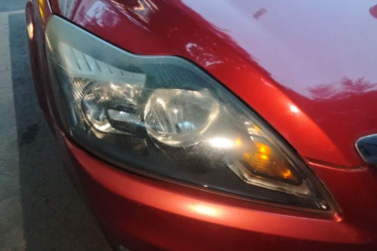 Used Ford Focus 2011 Hatchback 1.8L Manual Comfort Model Right Front Headlight
