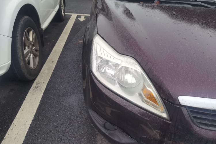 Used Ford Focus 2011 Sedan 1.8L Automatic Fashion Edition Right Front Headlight