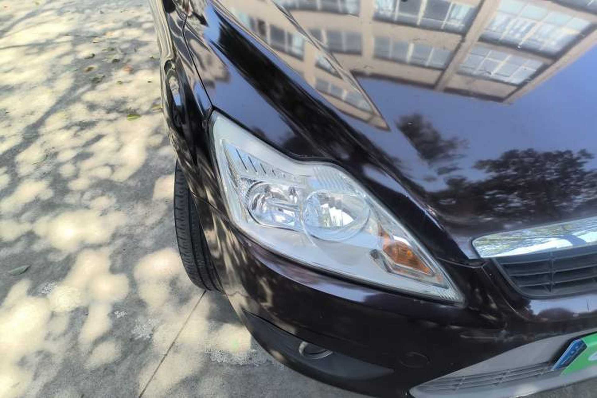Used Ford Focus 2011 Sedan 1.8L Manual Comfort Model Right Front Headlight