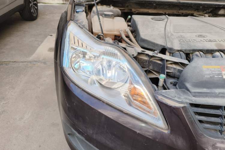 Used Ford Focus 2011 Sedan 1.8L Manual Comfort Model Right Front Headlight