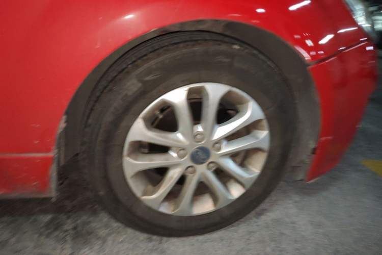 Used Ford Focus 2011 Hatchback 1.8L Automatic Fashion Edition Right Front Wheel Hub