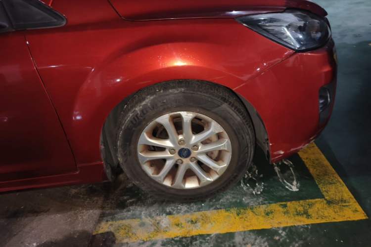 Used Ford Focus 2011 Hatchback 1.8L Automatic Fashion Edition Right Front Wheel Hub