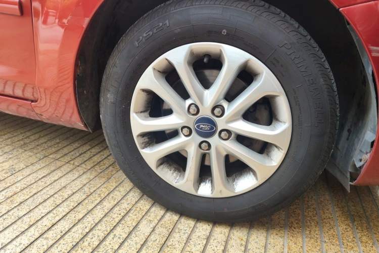 Used Ford Focus 2011 Sedan 1.8L Automatic Fashion Edition Right Front Wheel Hub