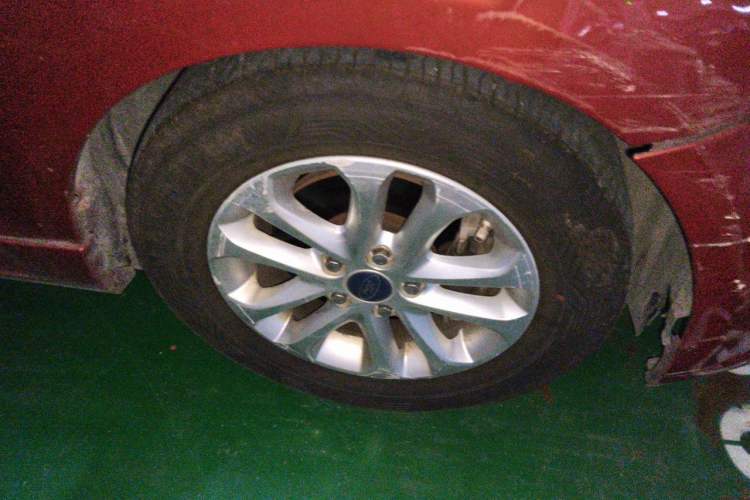 Used Ford Focus 2011 Hatchback 1.8L Automatic Fashion Edition Right Front Wheel Hub