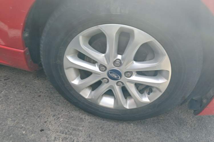 Used Ford Focus 2011 Hatchback 1.8L Automatic Fashion Edition Right Front Wheel Hub