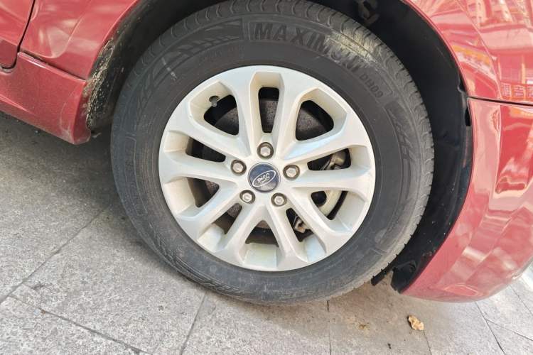 Used Ford Focus 2011 Hatchback 1.8L Automatic Fashion Edition Right Front Wheel Hub