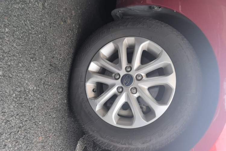 Used Ford Focus 2011 Sedan 1.8L Automatic Fashion Edition Right Front Wheel Hub