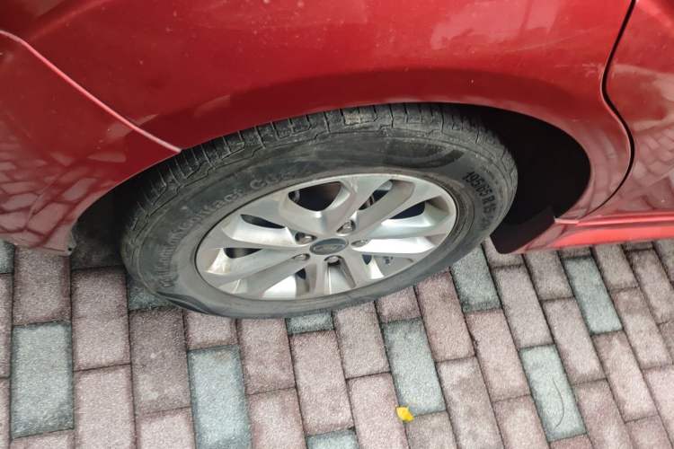 Used Ford Focus 2011 Hatchback 1.8L Automatic Fashion Edition Right Front Wheel Hub