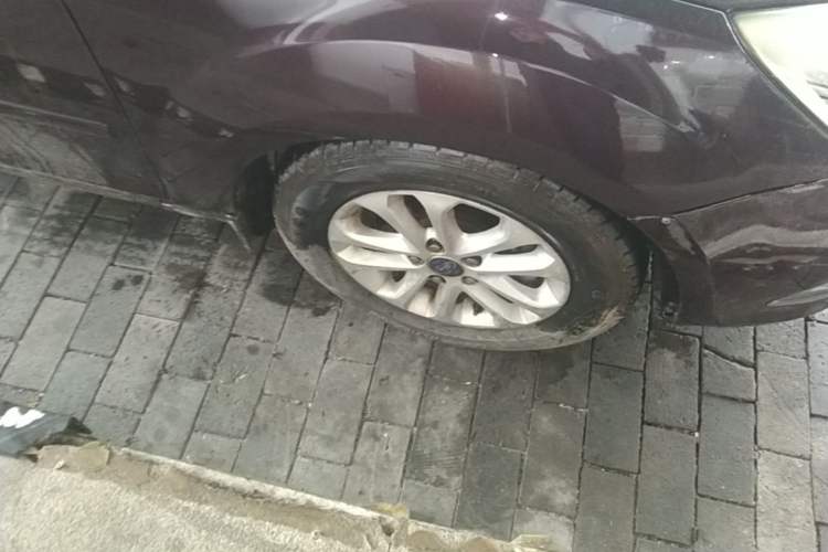 Used Ford Focus 2011 Sedan 1.8L Automatic Fashion Edition Right Front Wheel Hub