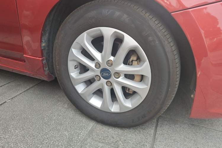 Used Ford Focus 2011 Hatchback 1.8L Automatic Fashion Edition Right Front Wheel Hub