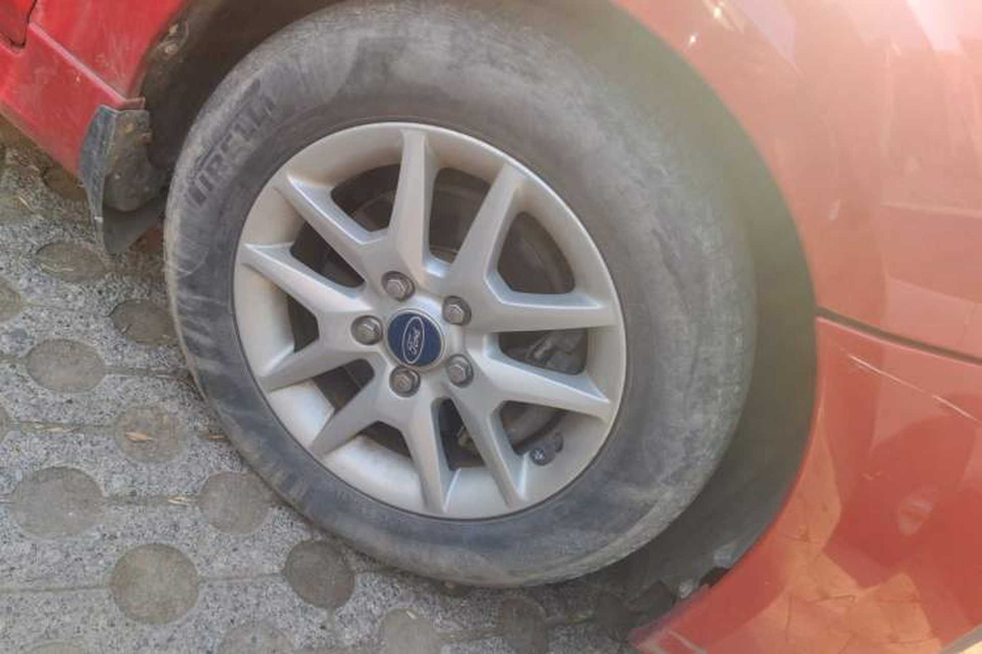 Used Ford Focus 2011 Sedan 1.8L Manual Comfort Model Right Front Wheel Hub