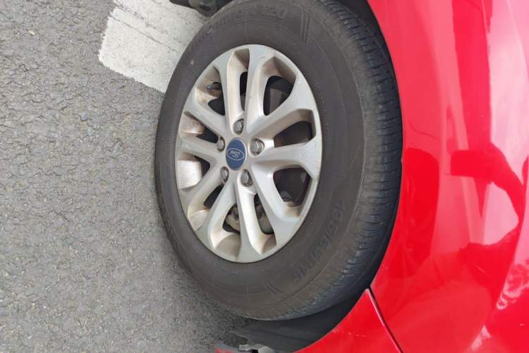 Used Ford Focus 2011 Sedan 1.8L Automatic Fashion Edition Right Front Wheel Hub