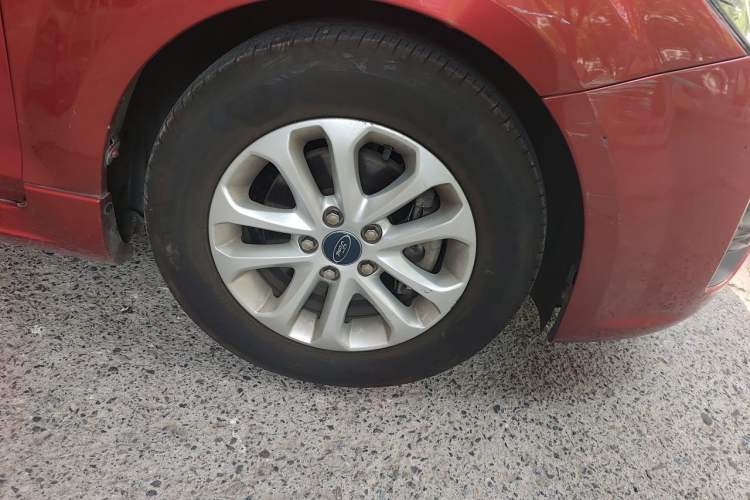 Used Ford Focus 2011 Hatchback 1.8L Automatic Fashion Edition Right Front Wheel Hub