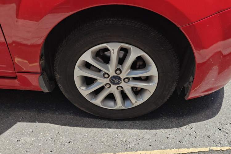 Used Ford Focus 2011 Hatchback 1.8L Automatic Fashion Edition Right Front Wheel Hub