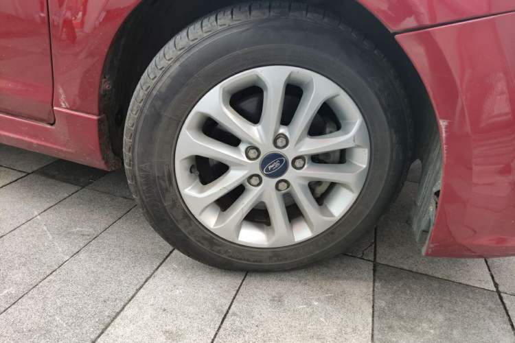 Used Ford Focus 2011 Hatchback 1.8L Automatic Fashion Edition Right Front Wheel Hub