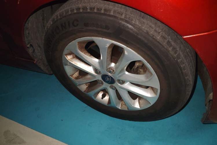 Used Ford Focus 2011 Hatchback 1.8L Automatic Fashion Edition Right Front Wheel Hub