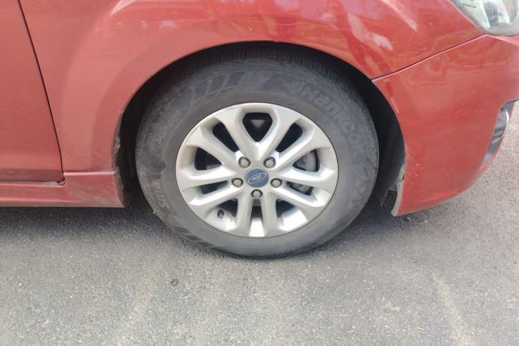 Used Ford Focus 2011 Hatchback 1.8L Automatic Fashion Edition Right Front Wheel Hub