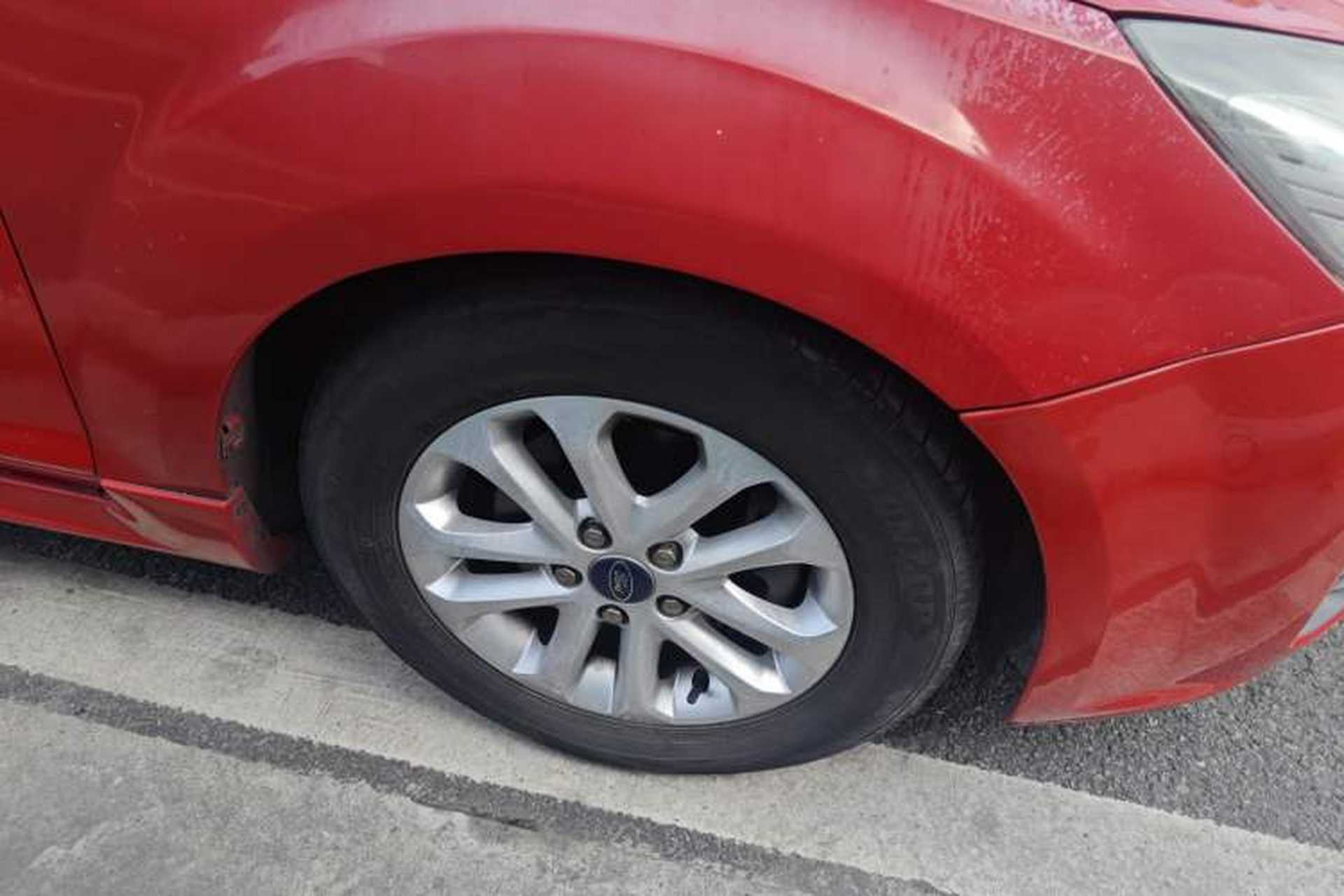 Used Ford Focus 2011 Hatchback 1.8L Automatic Fashion Edition Right Front Wheel Hub