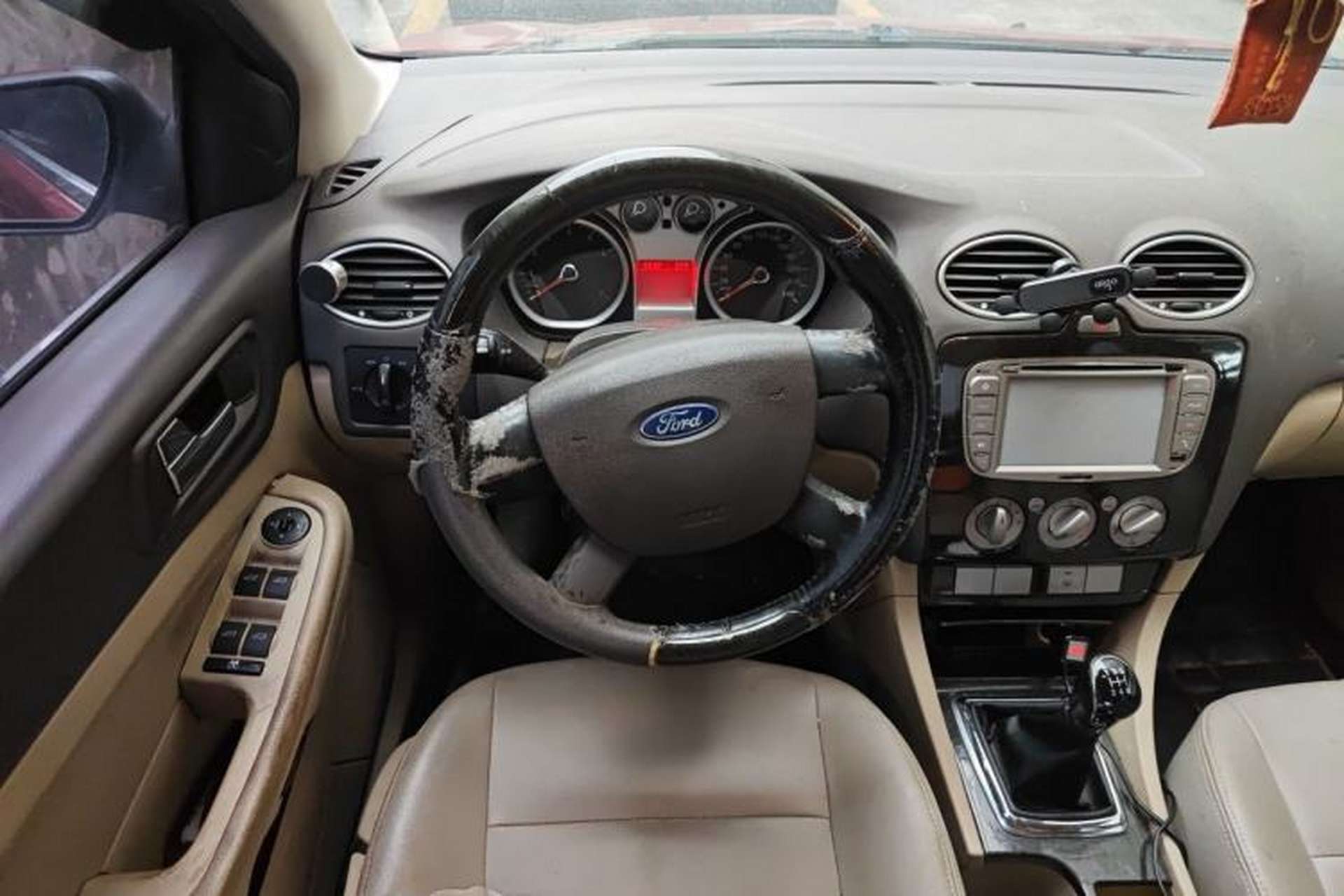 Used Ford Focus 2011 Sedan 1.8L Manual Comfort Model Steering Wheel