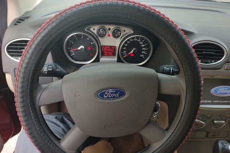 Used Ford Focus 2011 Hatchback 1.8L Automatic Fashion Edition Steering Wheel